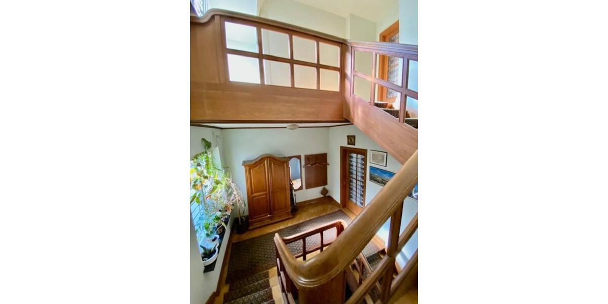 SCHÖNE HELLE DG-WOHNUNG renoviert IN SUPER LAGE 4 zimmer