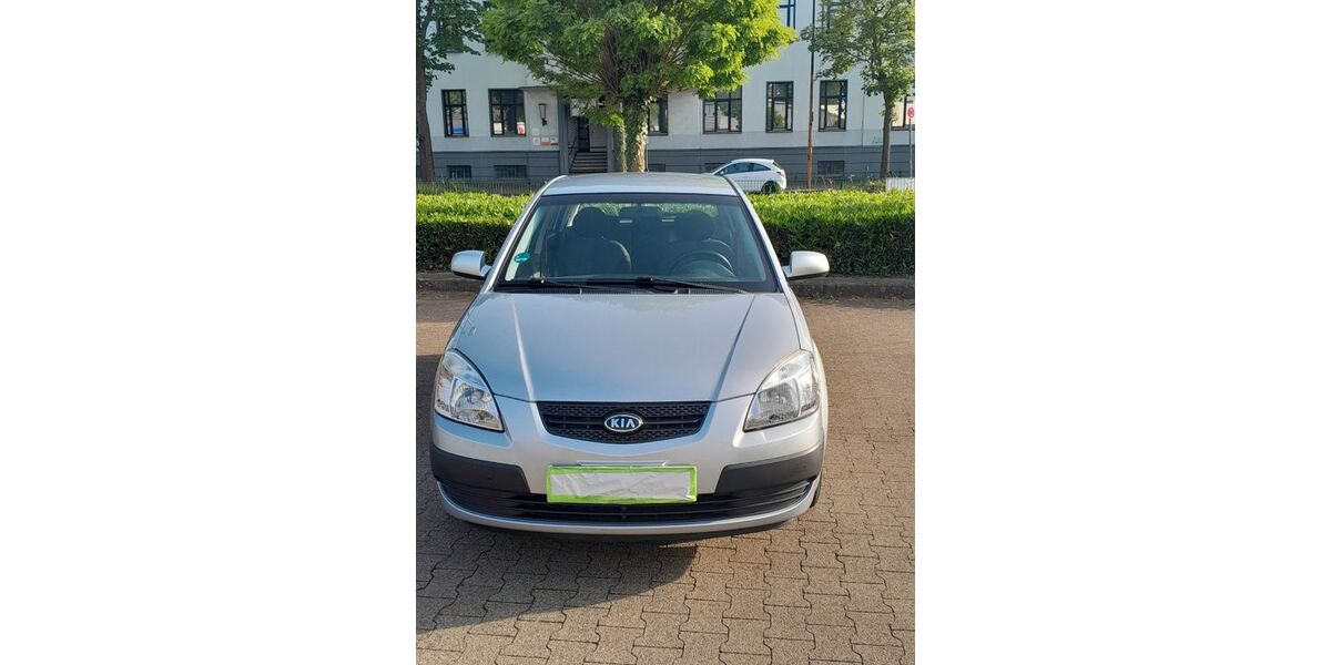 Kia Rio 91.000 km 2.900 &euro; Düsseldorf 40227