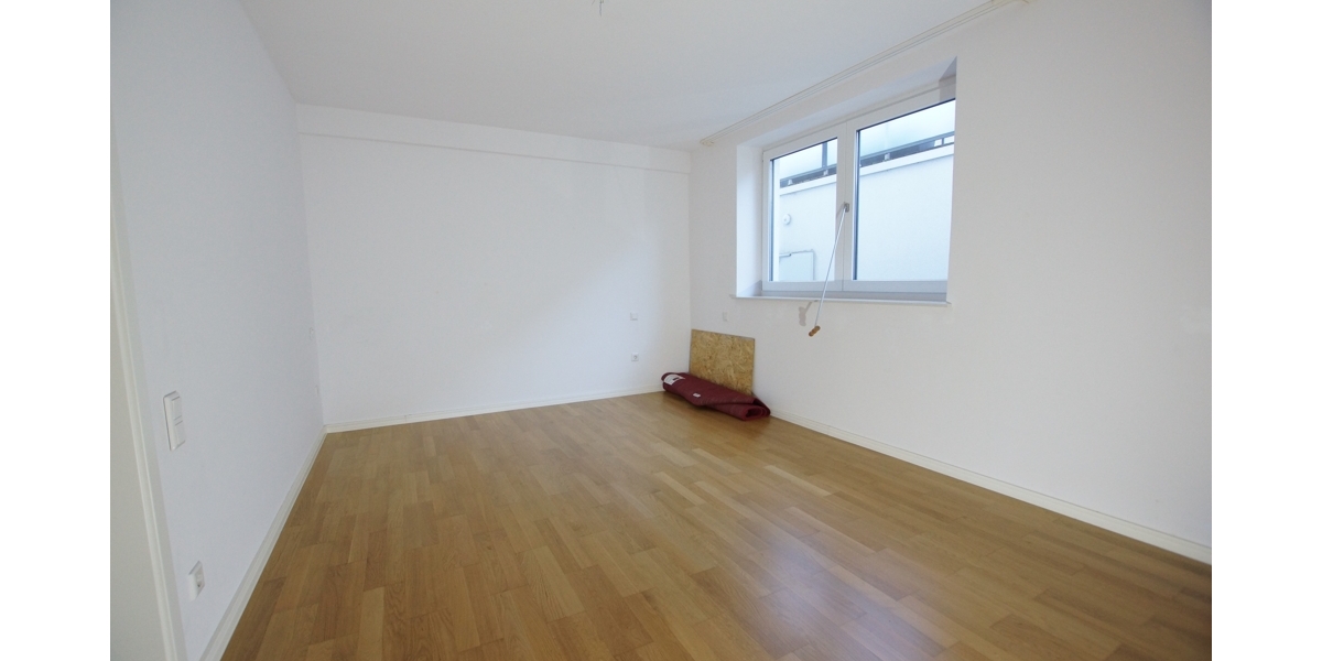 Moderne und großzügige 5 Zimmer-Wohnung über zwei Etagen mit separatem Eingang und Einbauküche - Maisonettenwohnung Düsseldorf Heerdt | Angebot:27313431