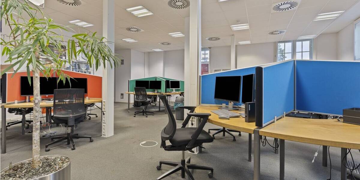 IM ERDGESCHOSS: 249 m² GEWERBEFLÄCHE IM HISTORISCHEN GEBÄUDE ZU VERMIETEN 3 zimmer