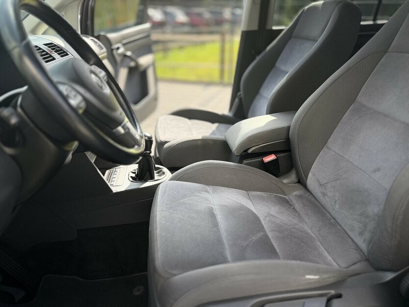 VW Touran Highline / Navi / 7 Sitze / Klima / AHK 256.000 km 7.900 € Mönchengladbach 41066