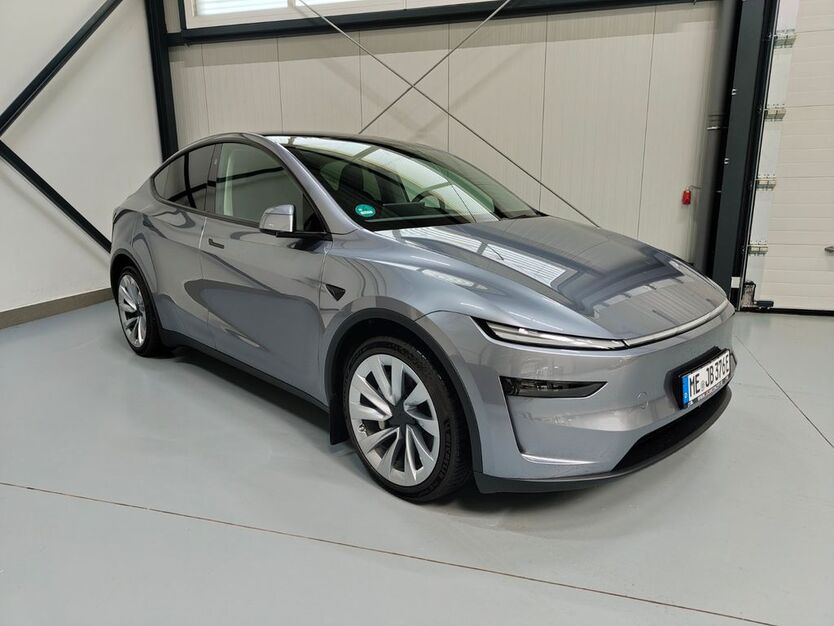 Tesla Model Y 5.950 km 64.889 € Haan 42781