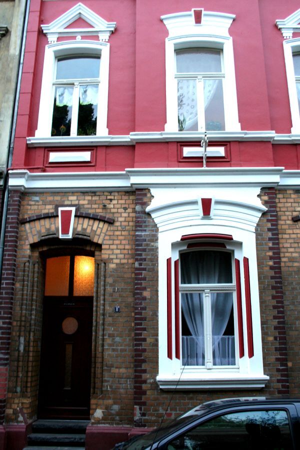 Bedburg Lipp, Erdgeschoßwohnung mit Garten und großer Garage, Ideal für Handwerker etc.