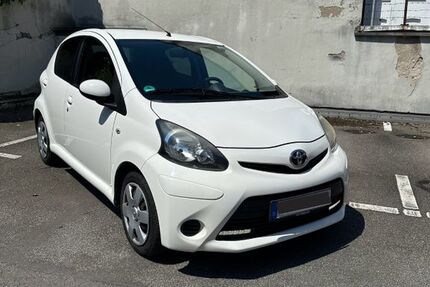 Toyota Aygo (X) 156.500 km 2.990 &euro; Düsseldorf 40219