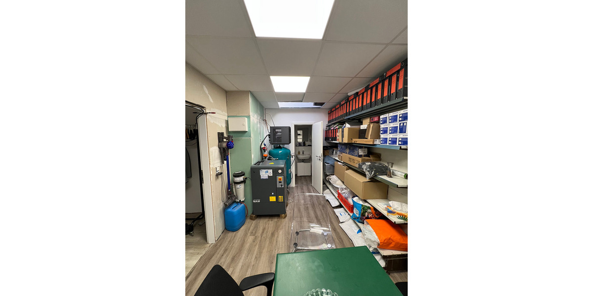 Investorenobjekt mit 3 Wohnungen, 2 Ladenlokalen und Erweiterungsmöglichkeiten 1 zimmer