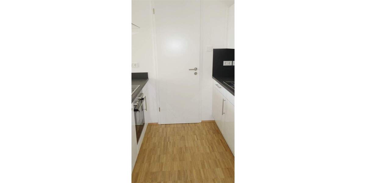 Etagenwohnung Mönchengladbach Stadtmitte - 2 Zimmer, 103 m&sup2;, 1.379&euro; | Angebot:25778925