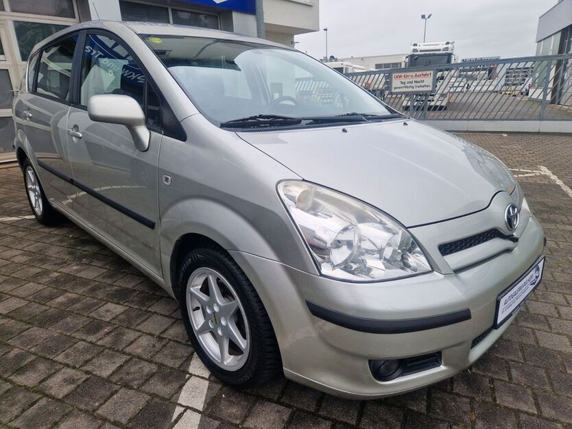 Toyota Corolla Verso 105.000 km 7.950 € Pulheim 50259