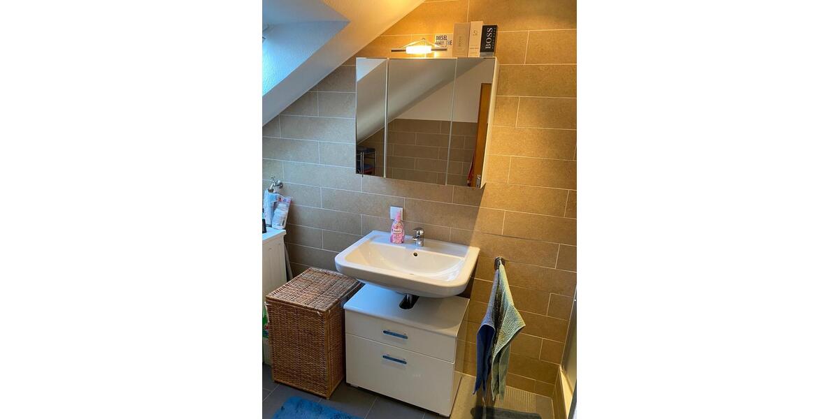 Dachgeschoßwohnung Hilden - 3 Zimmer, 58 m&sup2;, 193.000&euro; | Angebot:27449140