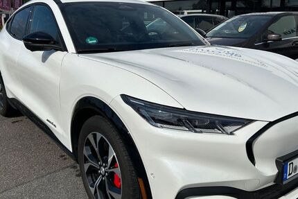 Ford Mustang Mach-E 13.960 km 32.990 € Mönchengladbach 41066