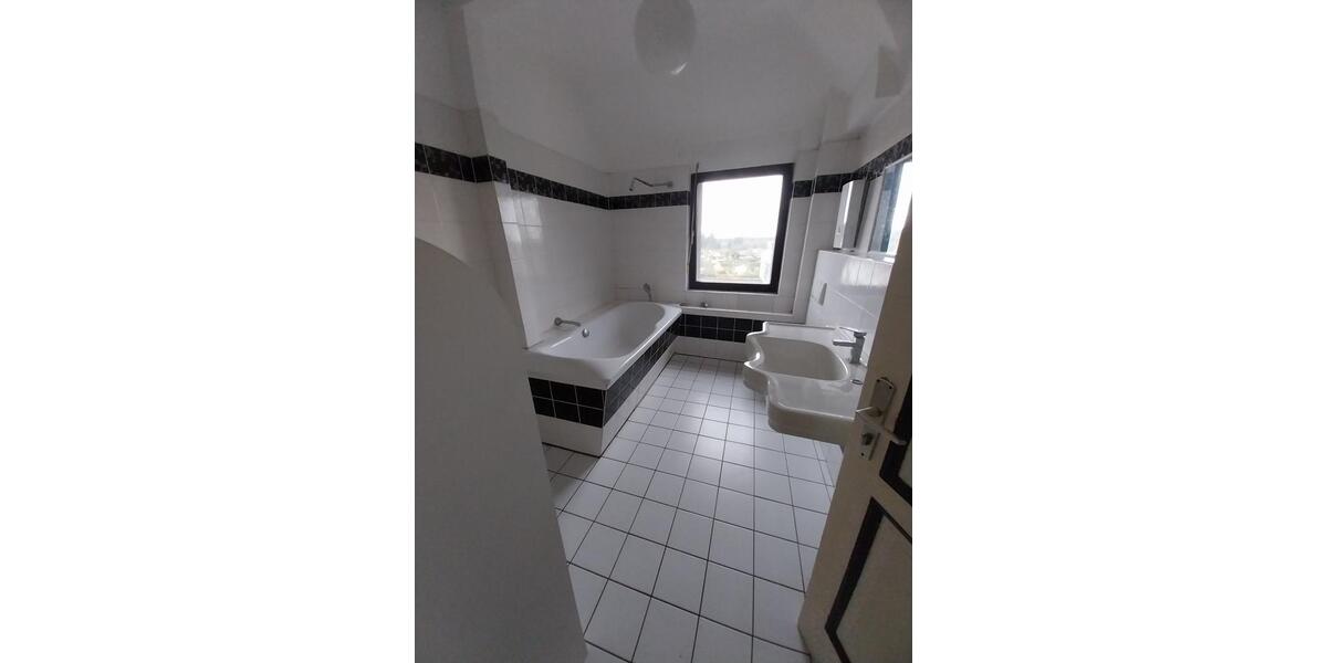 Dachgeschoßwohnung Krefeld Dießem - 2.5 Zimmer, 74 m&sup2;, 555&euro; | Angebot:24951309