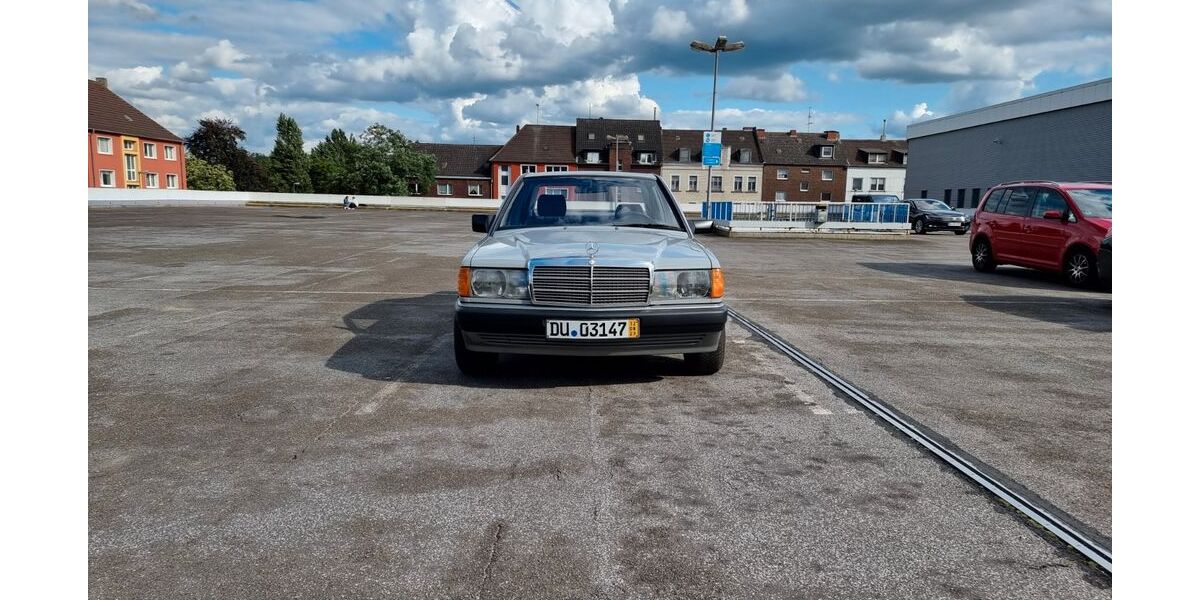 Mercedes-Benz 190 118.000 km 9.950 &euro; duisburg 47178