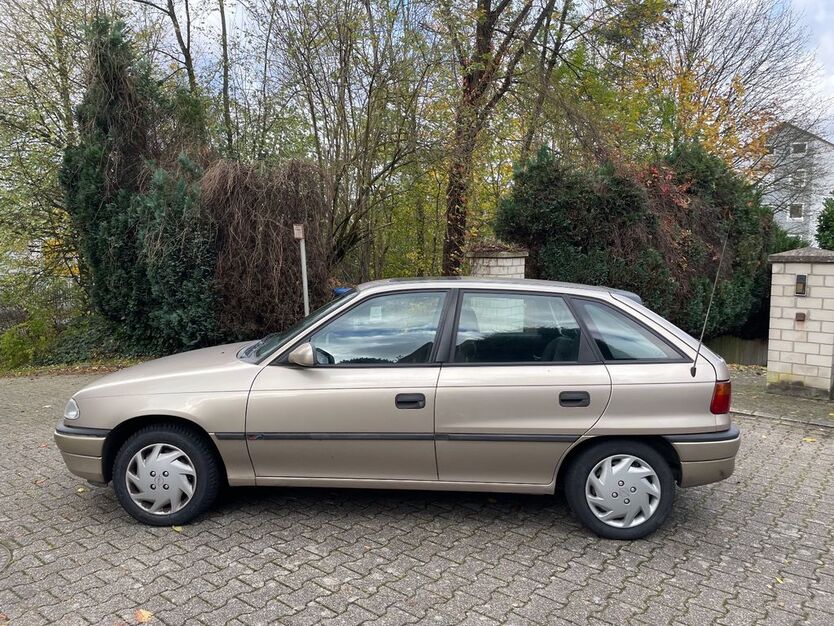 Opel Astra 168.500 km 2.400 € Wuppertal 42327