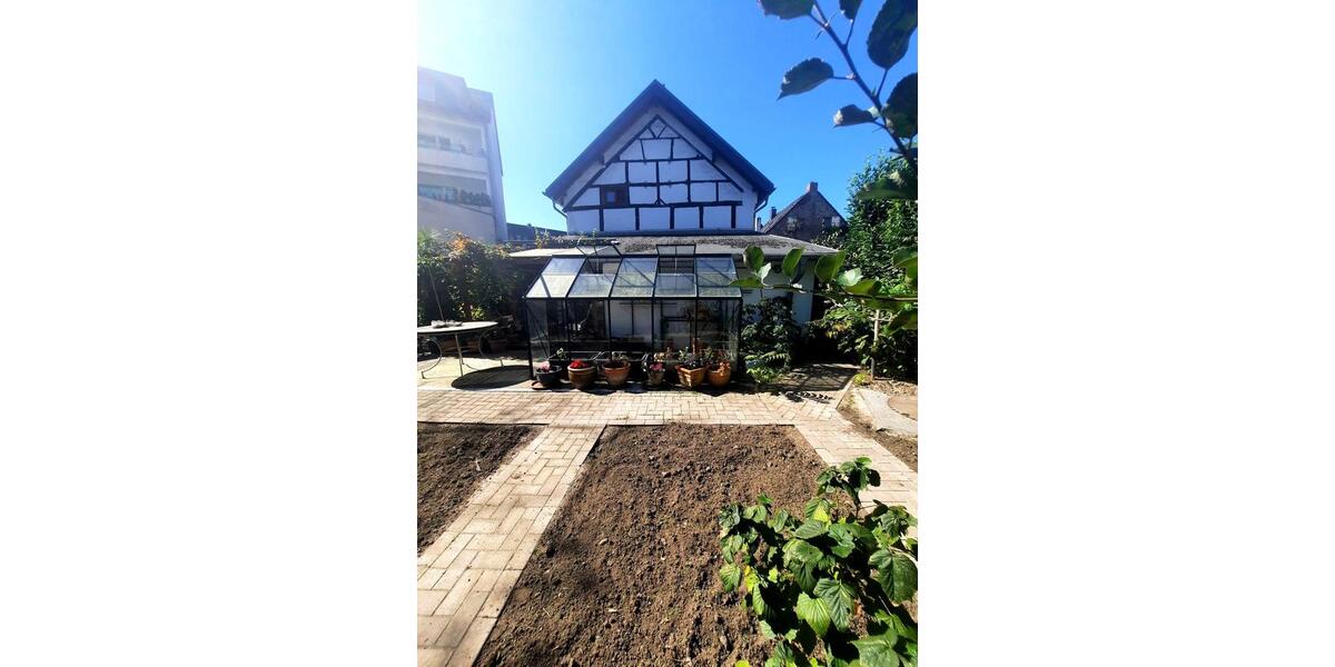 Freistehendes Einfamilienhaus mit Garten in Düsseldorf Heerdt 7 zimmer