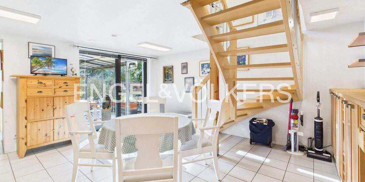 Zwei Häuser mit Möglichkeiten für unterschiedliche Lebensstile in familienfreundlicher Lage 9 zimmer