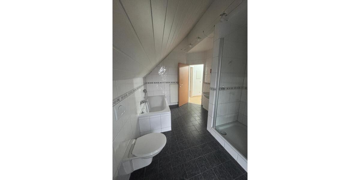 Frisch Renovierte 3 Zimmer Wohnung in ruhiger Lage 3 zimmer