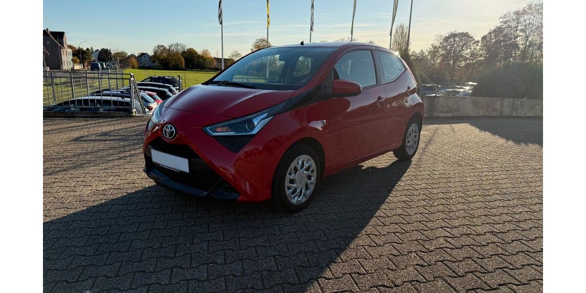 Toyota Aygo (X) 21.550 km 12.790 &euro; Langenfeld 40764