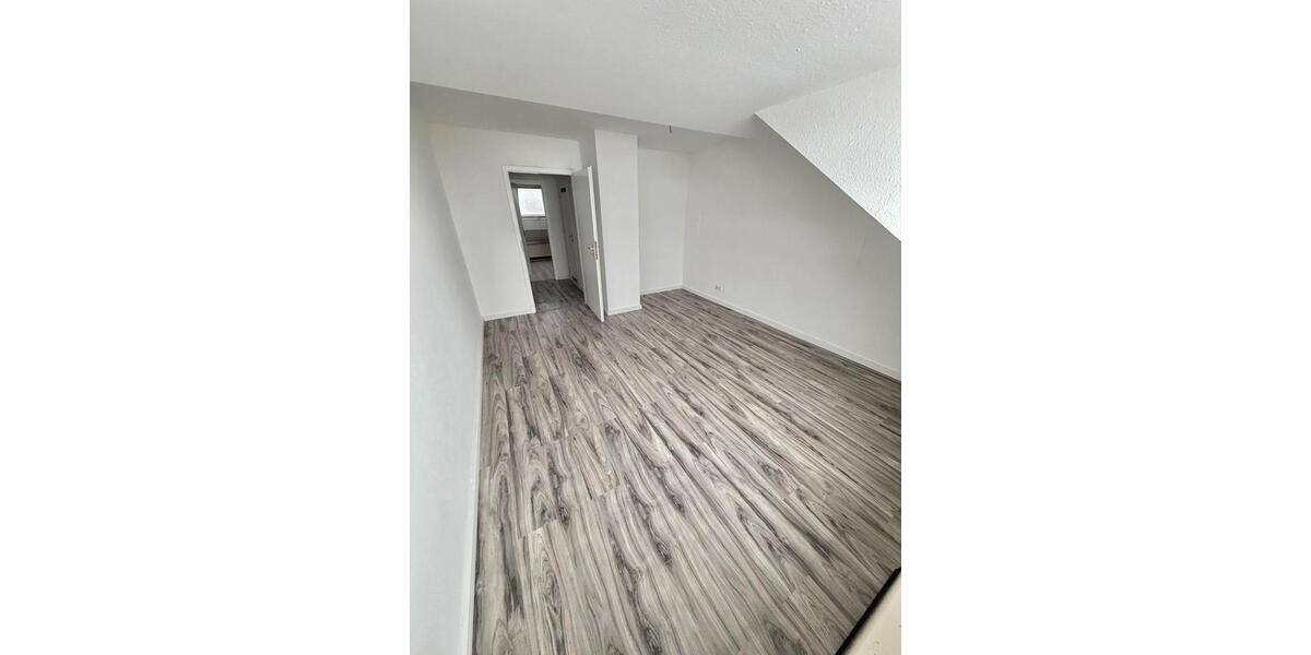 Dachgeschoßwohnung Wuppertal Unterbarmen - 5 Zimmer, 85 m&sup2;, 800&euro; | Angebot:25395285