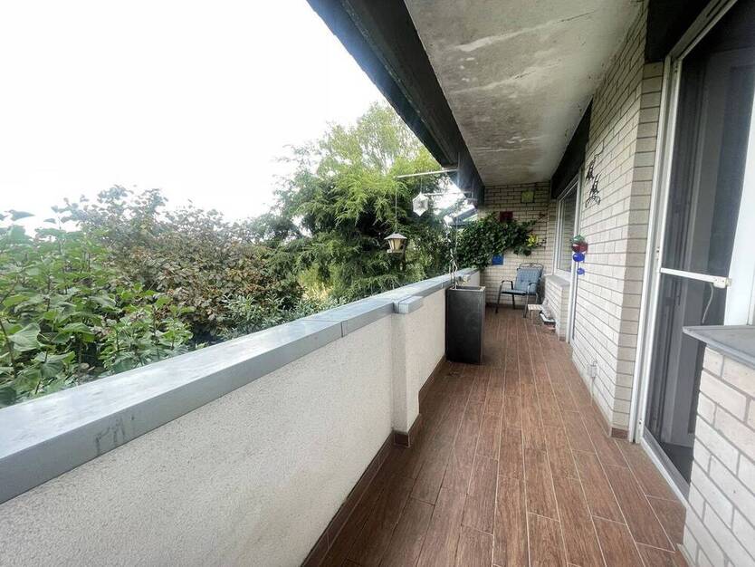 202518.1 Idyllisches Wohnen mit Garten im citynahen Grünen in stilvollem Familienhaus