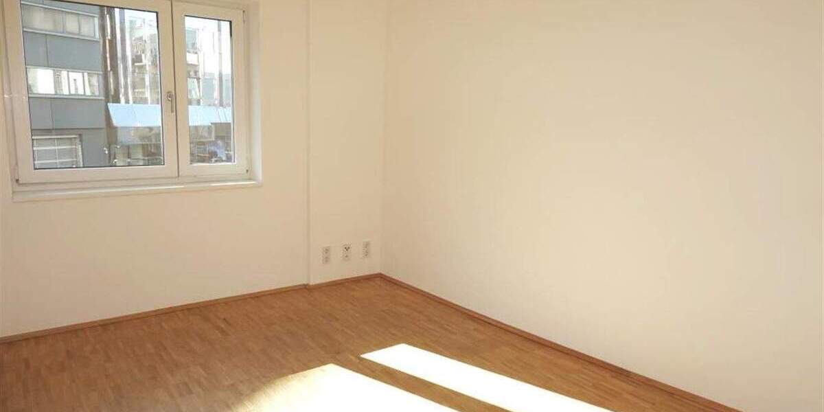 Attraktive 3 Zimmer Wohnung inkl. EBK , Fußbodenheizung, Süd-West Terrasse 3 zimmer