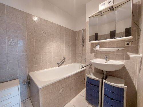 Über den Dächern von Unterrath: modernisierungsbedürftige 3-Zimmer-ETW 3 zimmer